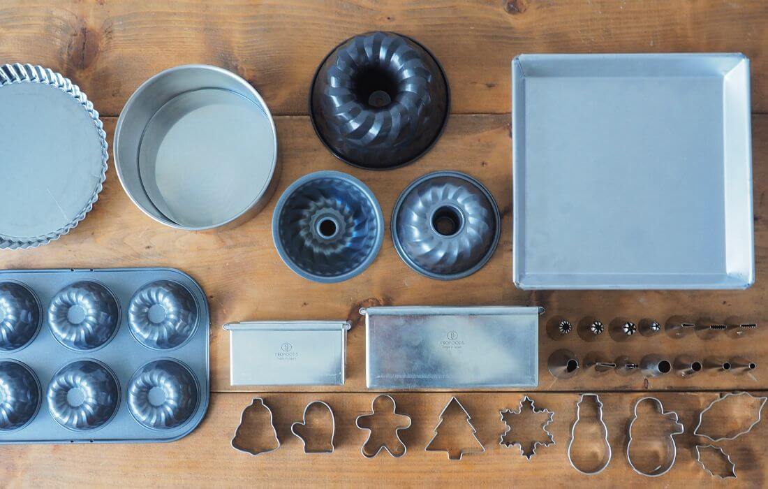 <span>パンお菓子作り｜道具編</span>デコ缶・クッキー型・クグロフ型・口金など。</span>