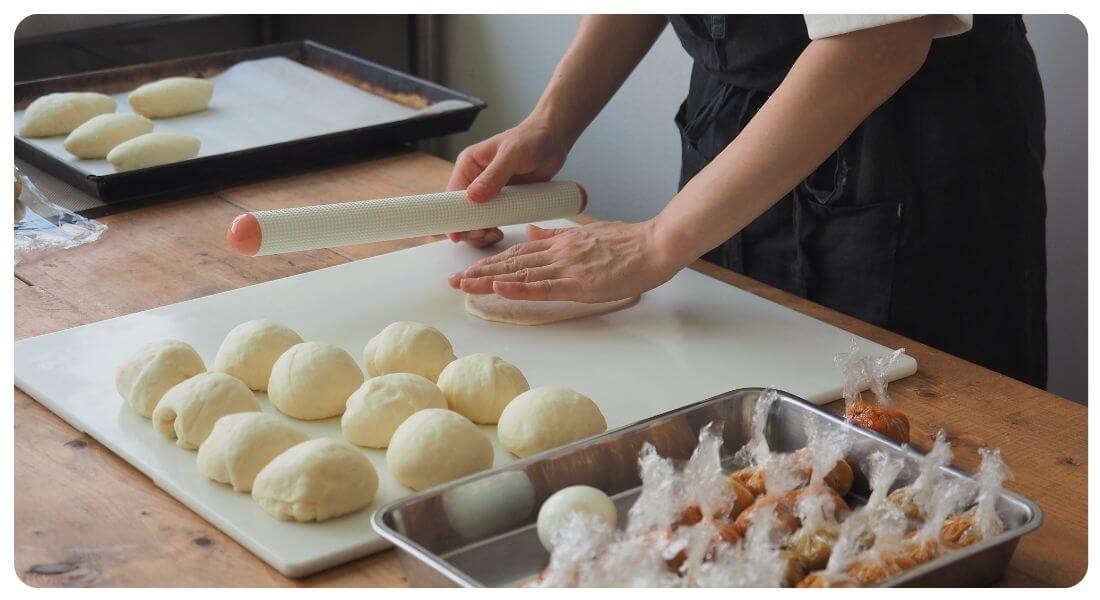 カレーパン作りの作業写真
