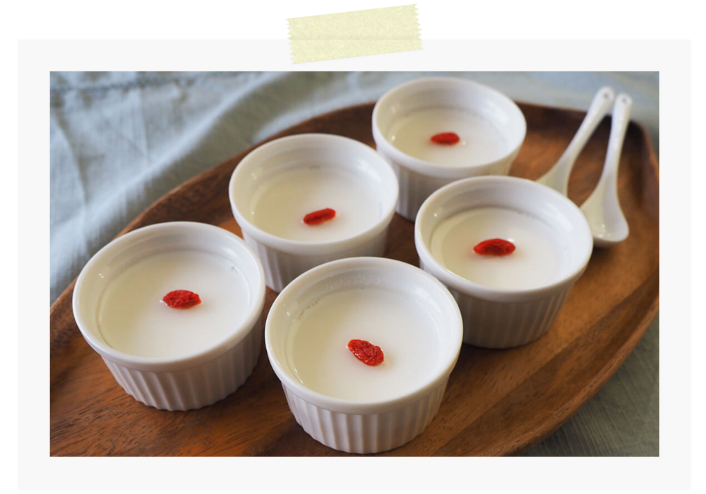 <span>杏仁豆腐</span>簡単!乳業メーカーが作った杏仁豆腐。牛乳いらずで、お湯を加えて混ぜるだけ。</span>