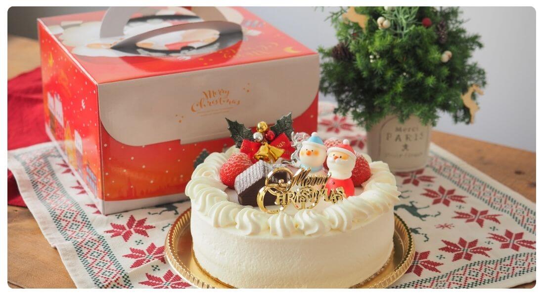 クリスマスケーキとケーキ箱の写真