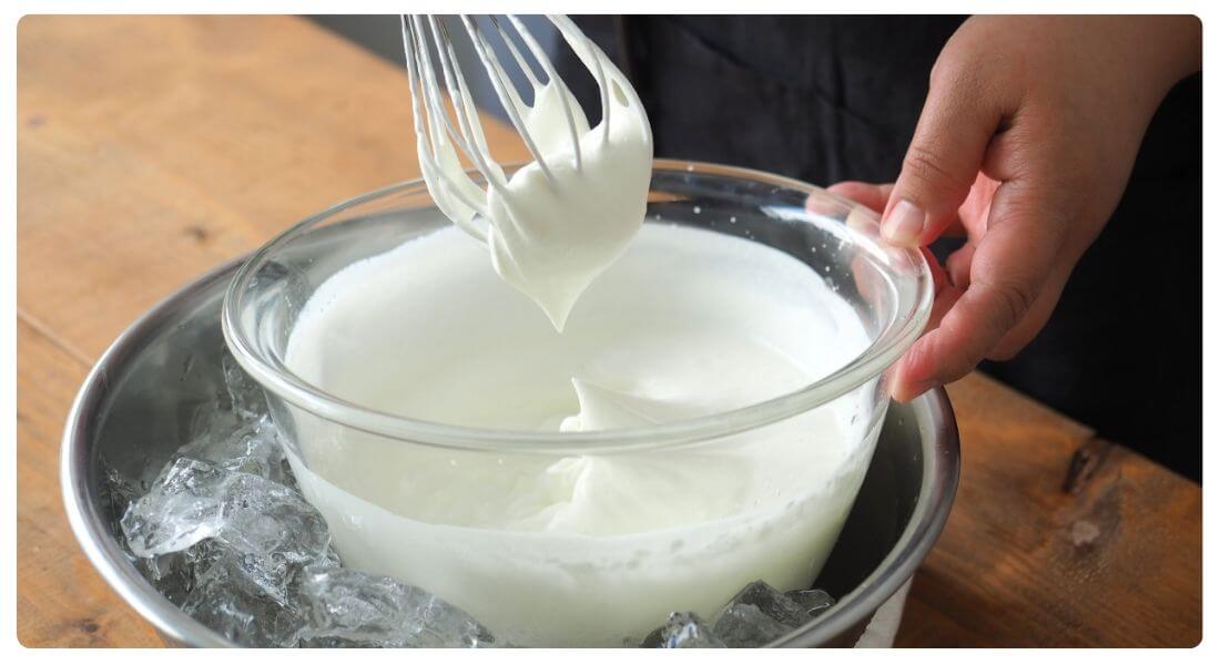 ホイップした生クリームの写真