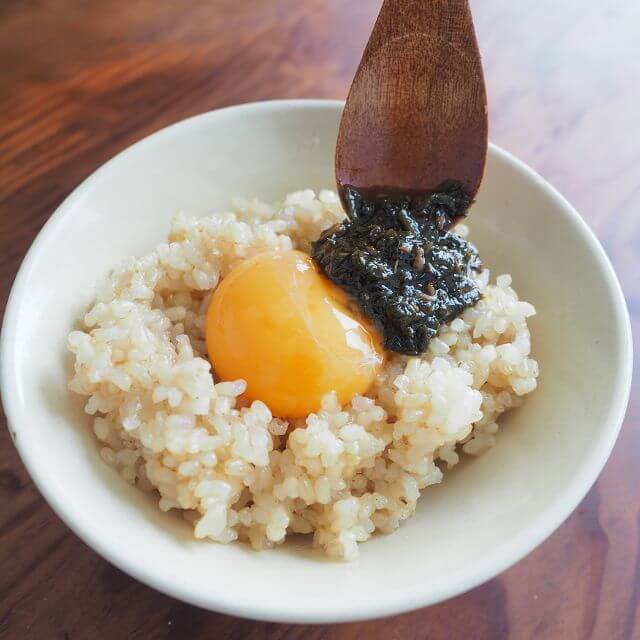 醤油屋がつくった食べる刻み大葉を使ったたまごかけごはんの写真