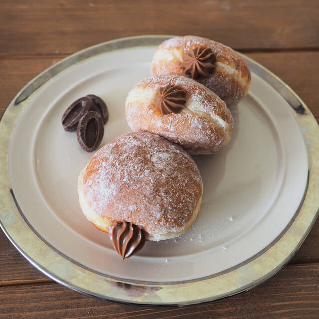 チョコレートクリームドーナツ