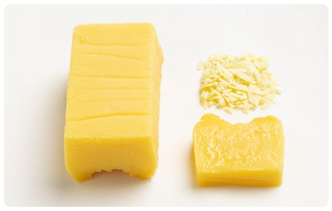 ホワイトチョコとホワイトチョコで作ったテリーヌの写真