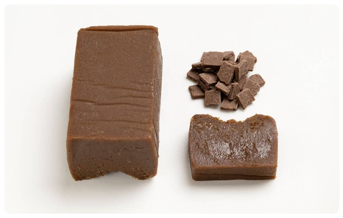 ミルクチョコとミルクチョコで作ったテリーヌの写真