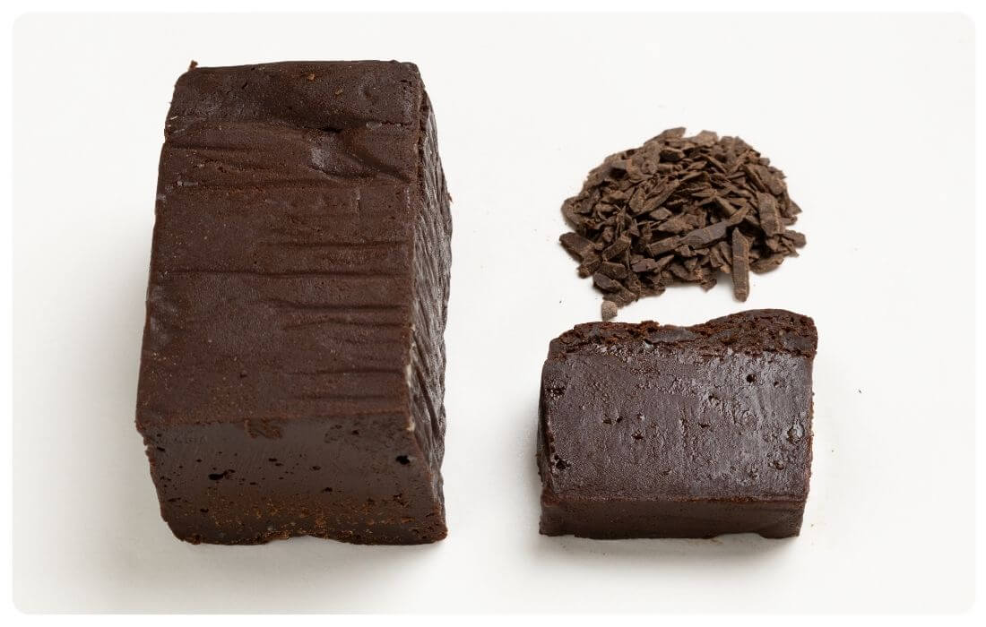 ハイカカオチョコとハイカカオチョコで作ったテリーヌの写真