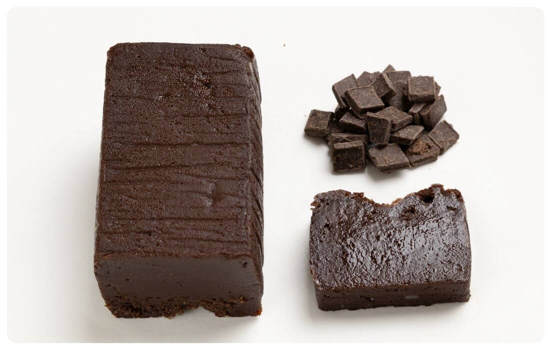 準チョコと準チョコで作ったテリーヌの写真