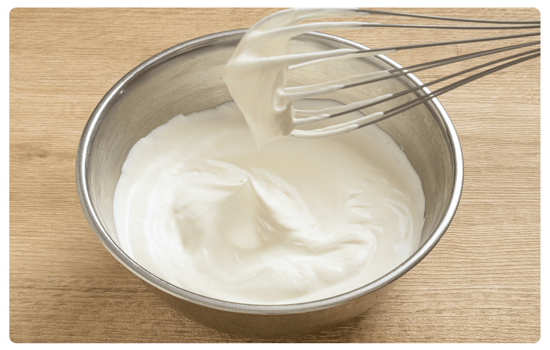 泡立てた純乳脂肪クリームの写真