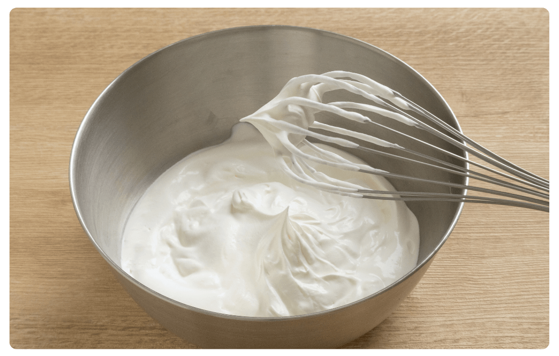 泡立てたコンパウンドクリームの写真