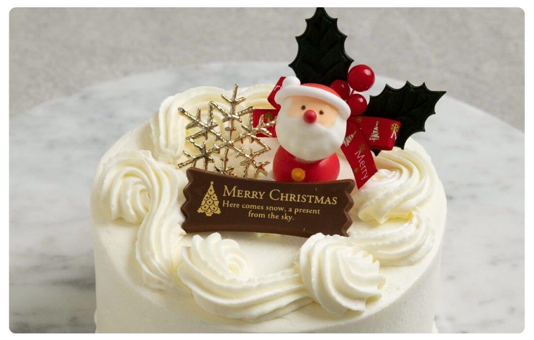 生クリームを使ったクリスマスケーキの写真